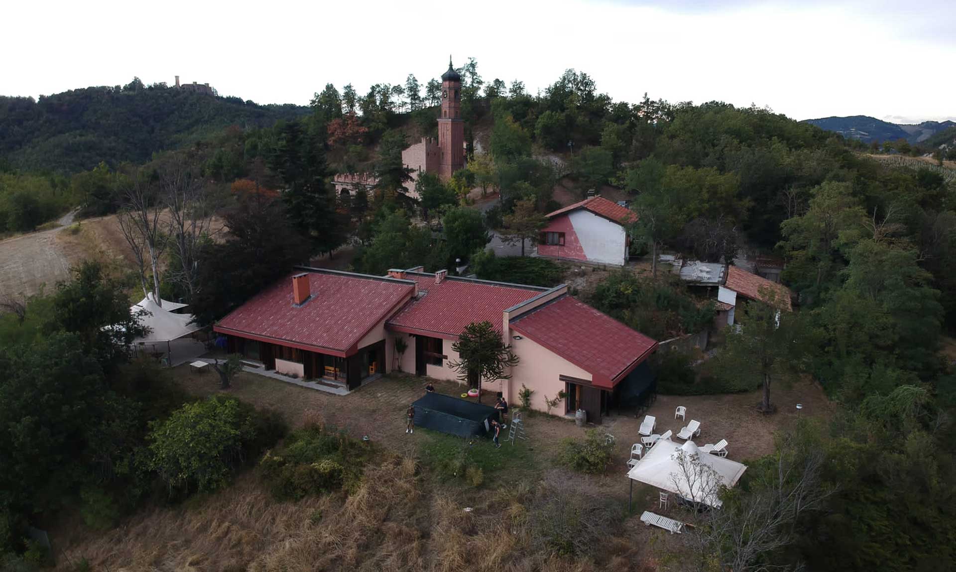 Vista dall'alto della villa - Il Vino e le Rose Vista dall'alto della villa - Il Vino e le Rose